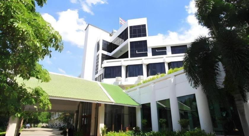 Beverly Hill Park Hotel Nakhon Sawan Exteriör bild